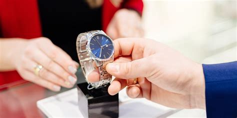 do pawn shops buy gucci watches